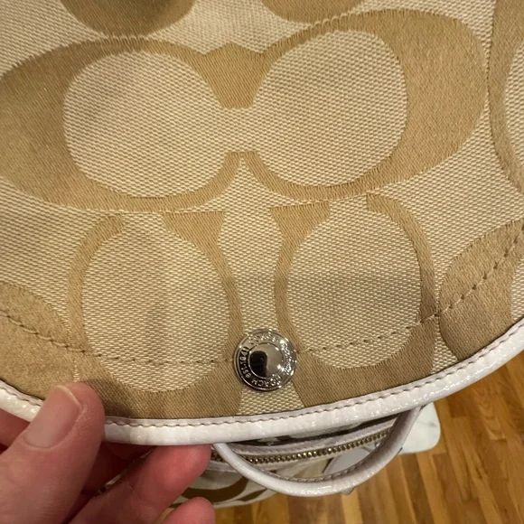 Coach - Kyra Daisy Signature Backpack with Hangtags 2011 - Nice Condition - Picture 4 of 15